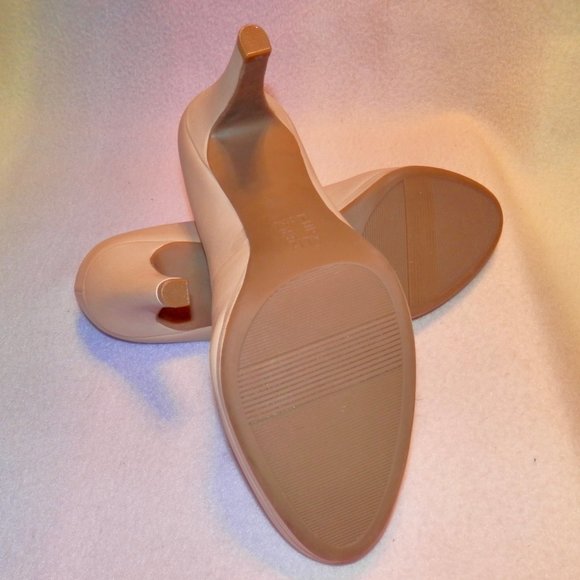 NATURALIZER WOMEN'S SHOES * 3 IN HEELS * TAN * IN GREAT CONDITION * 7.5 N * - Picture 4 of 6